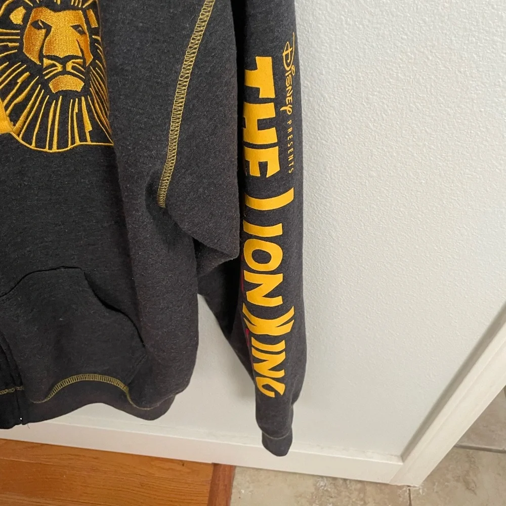 Disney The Lion King Black and Gold Label - Picture 3 of 4